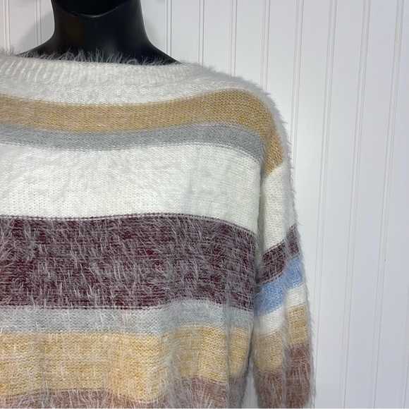 Lumiere White and Brown Crew Neck Sweater - Picture 2 of 9